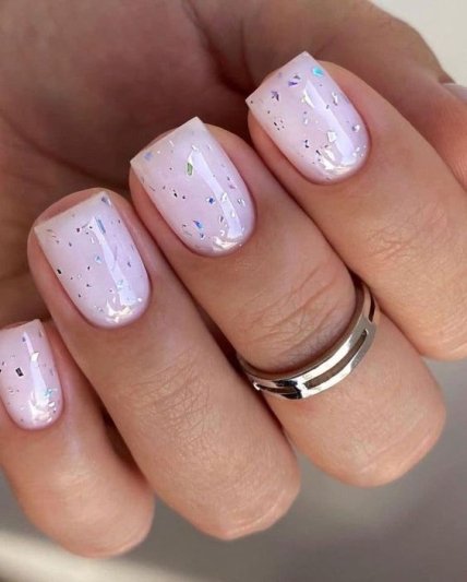 Трендовый маникюр с поталью