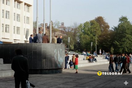 Площадь Знаний КПИ 1990