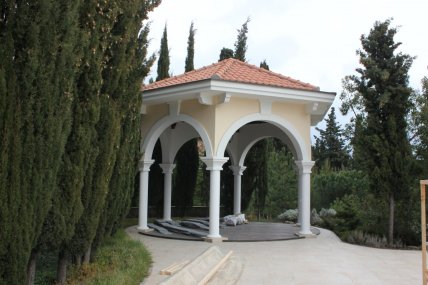 де зараз люда янукович