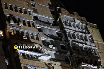 Поврежденная российским ударом многоэтажка в Киеве