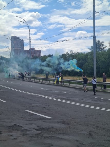 Зустріти тіло воїна прийшли його друзі та просто небайдужі кияни