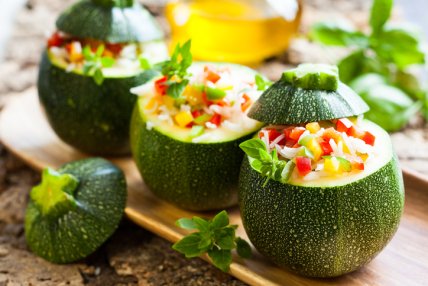 Зимние заготовки: кабачки с рисом и овощами