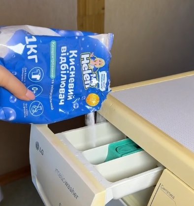 Кисневий відбілювач зробить тюль білішим