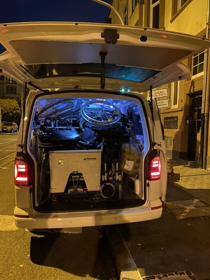 "Скорая", доверху набитая инвалидными колясками