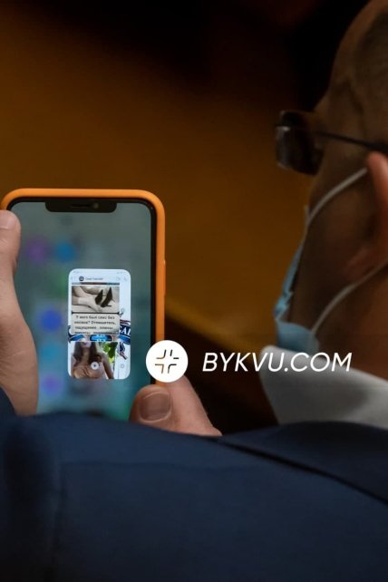 Фотография телефона народного депутата