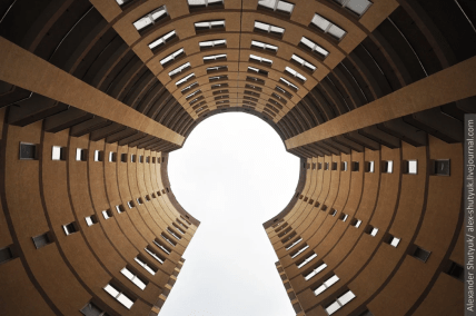 Дом-цилиндр во Львове с интересного ракурса