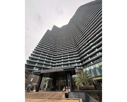 Вхід до Regent International