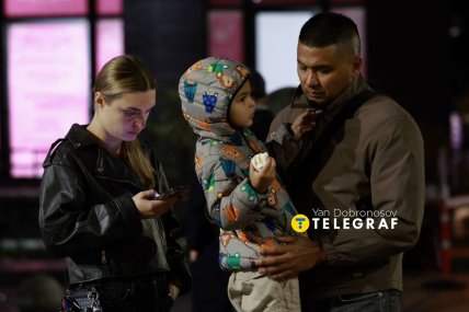 Люди чекають на остаточну ліквідацію пожежі