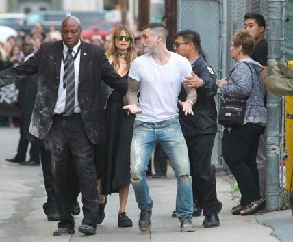 На фронтмена группы Maroon 5 было совершенно нападение