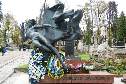 Могила Станіслава Людкевича