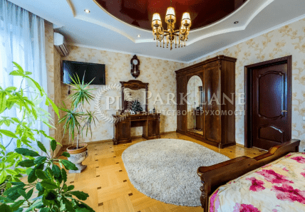 Під Києвом продають будинок у стилі Пшонки