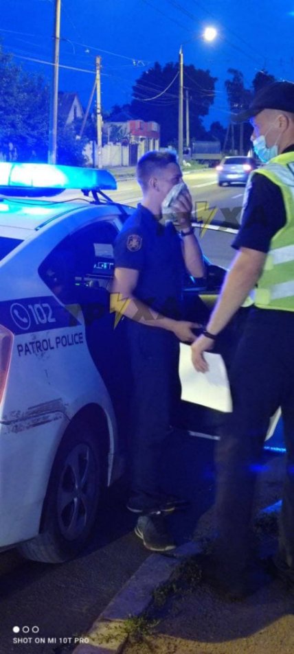 в харькове полицейский избил вора укравшего телефон