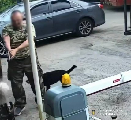 В Киеве задержали вооруженного мужчину