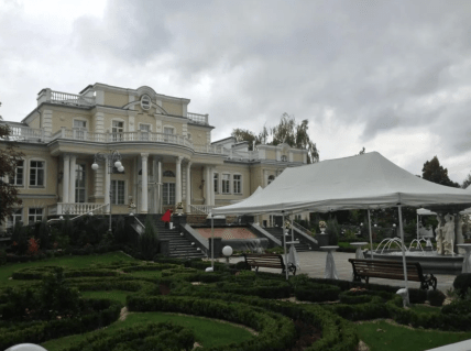 Особняк Петра Порошенка у Козині