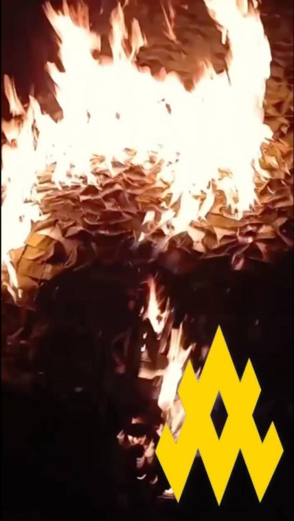 Російські військові спалюють свій транспорт