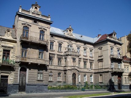 Бывшая вечерная школа 3 на Тершаковцев Львов фото