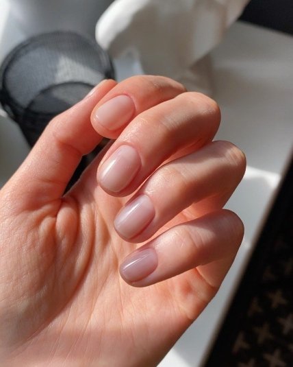 Тренди манікюру 2023 — натуральний