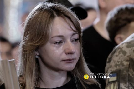 Родные и близкие Валентины не сдерживали слез.