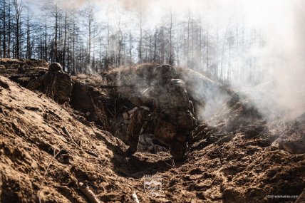 Українські воїни захищають нашу землю