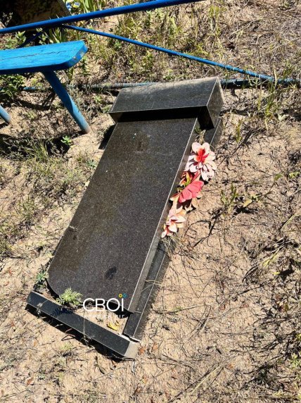 Последствия вандализма на могилах
