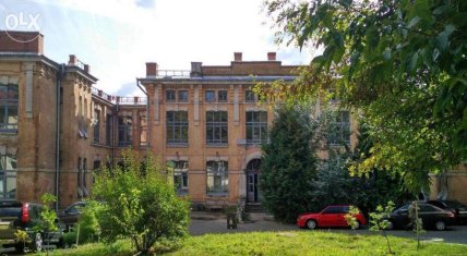 Будівля біля Обласної клінічної лікарні Києва
