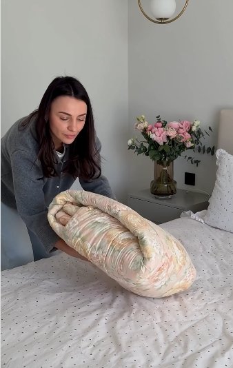 Секрет заключается в кармане, в который заправляется край одеяла