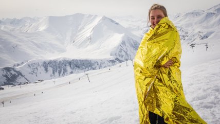 Дівчина у термоковдрі