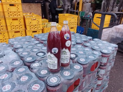 Сік з яблук з додаванням бузини