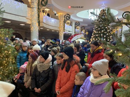 Елку Харькова установили в метро