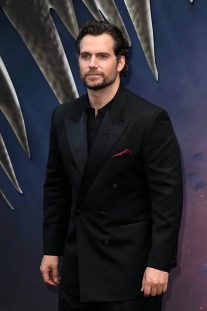 Генри Кавилл в костюме