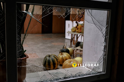 В поврежденной школе дети готовились к празднованию Хэллоуина