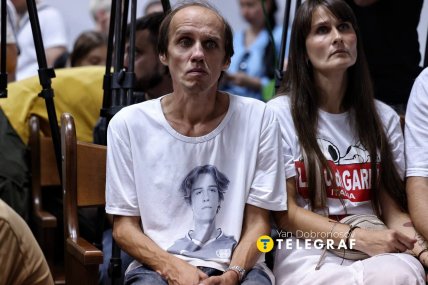 Батьки Максима Матерухіна у залі засідання