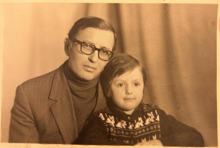 Терезія Яценюк у дитинстві батько Віктор Гур