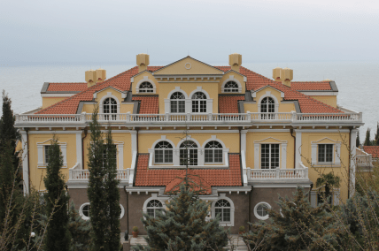 Людмила Янукович где живет