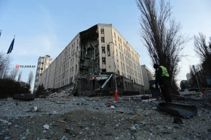 Последствия ракетного удара по Киеву 31.12.2022 — гостиница в Соломенском районе