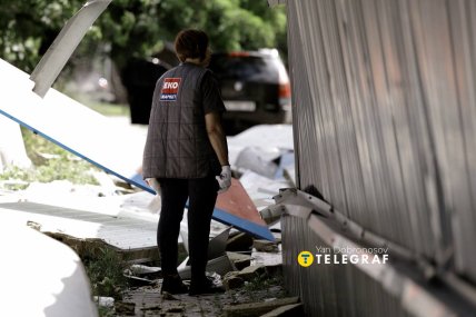 Працівники мережі розбирають завали
