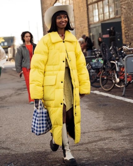 Образ с желтой курткой