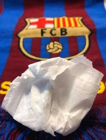 Серветка, в яку висякався Мессі