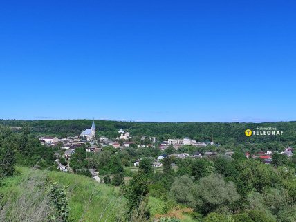 Вид на село Струсів