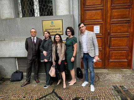 Адвокаты юридической компании Миллер, представляющие интересы изнасилованной в Закарпатье девочки