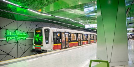 Метро в Варшаве