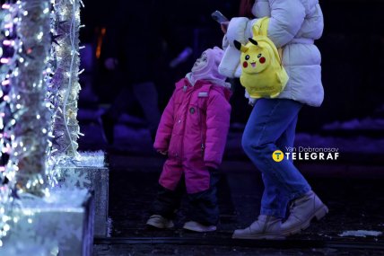 Вулиці вечірнього Харкова дивують дітлахів