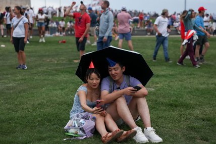 американцы празднуют День независимости в США