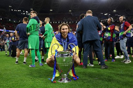 Ілля Забарний з трофеєм Ліги чемпіонів