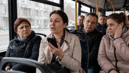 Разговор по громкой связи в транспорте