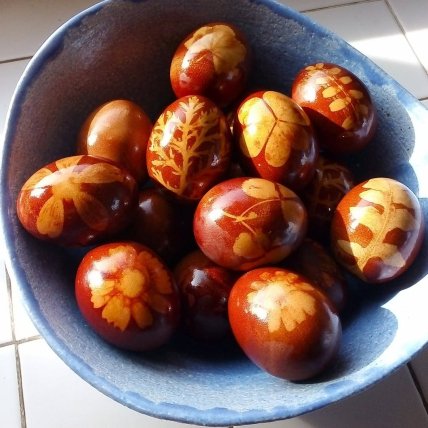 Крашанки з візерунками, червоні яйця з візерунками