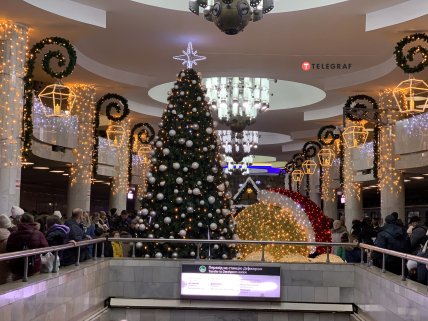Елку Харькова установили в метро