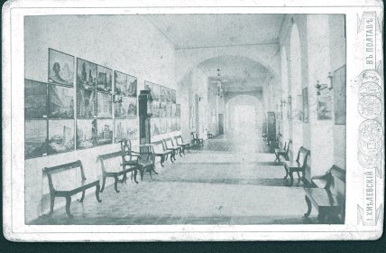 Коридор 2-го поверху головного корпусу Полтавського інституту шляхетних дівчат