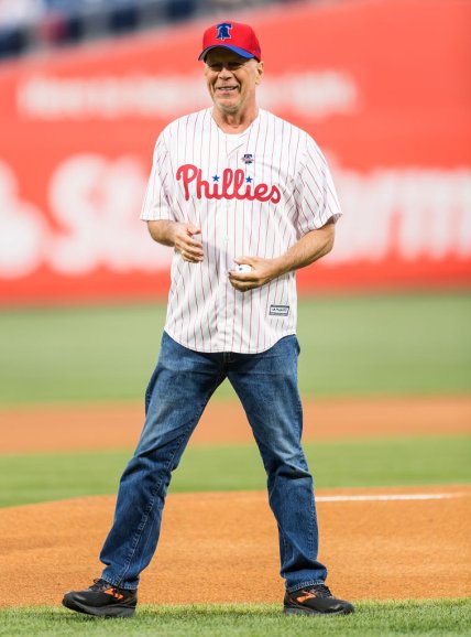 Брюс Вілліс грає