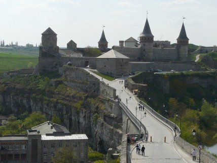 Замковий міст у Кам'янець-Подільському - найстаріший міст України